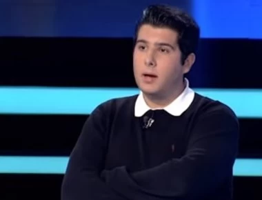 Ο ΠΑΣΟΚος που πήγε στη Μπεκατώρου και τής «την έπεσε», δηλώνοντας «πράσινος μέχρι το κόκκαλο!» (βίντεο)